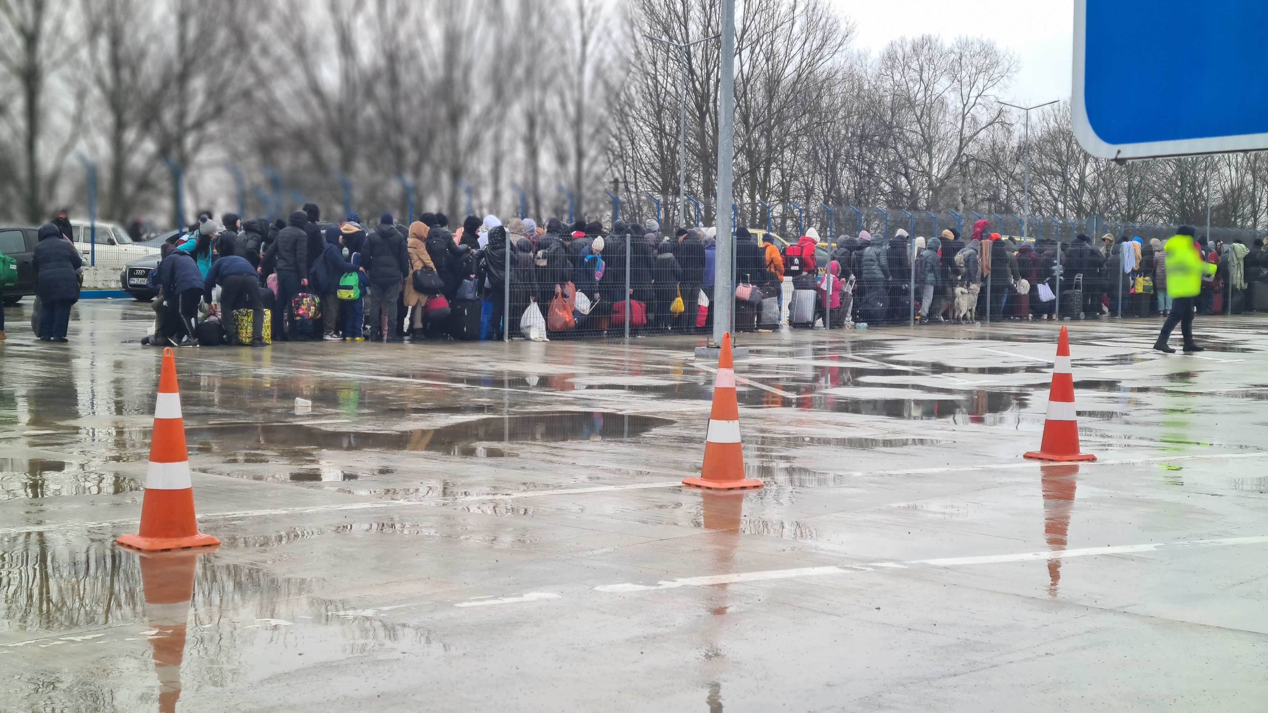 Lange Warteschlangen am Grenzübergang Palanca in der Republik Moldau (Quelle: Benjamin Kaufmann für CONCORDIA Sozialprojekte) Lange Warteschlangen am Grenzübergang Palanca in der Republik Moldau (Quelle: Benjamin Kaufmann für CONCORDIA Sozialprojekte)