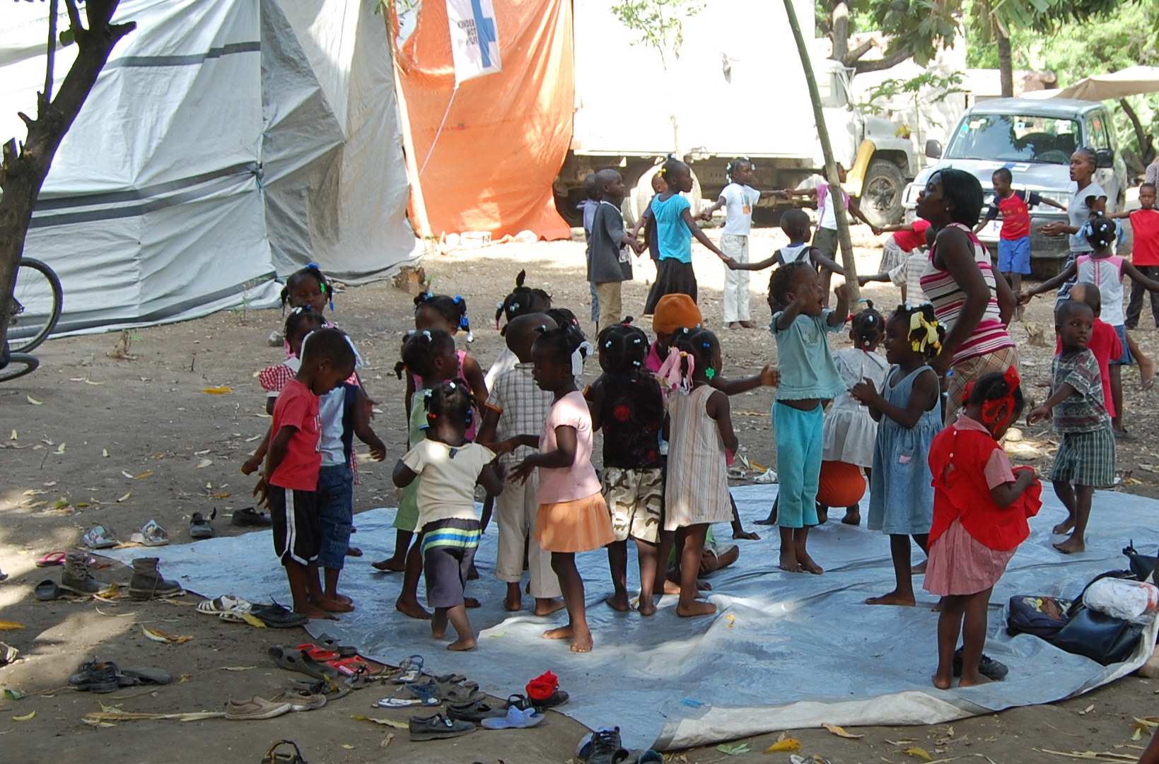 Kinderbetreuung nach dem Erdbeben in Haiti (Foto: Kindernothilfe-Partner)