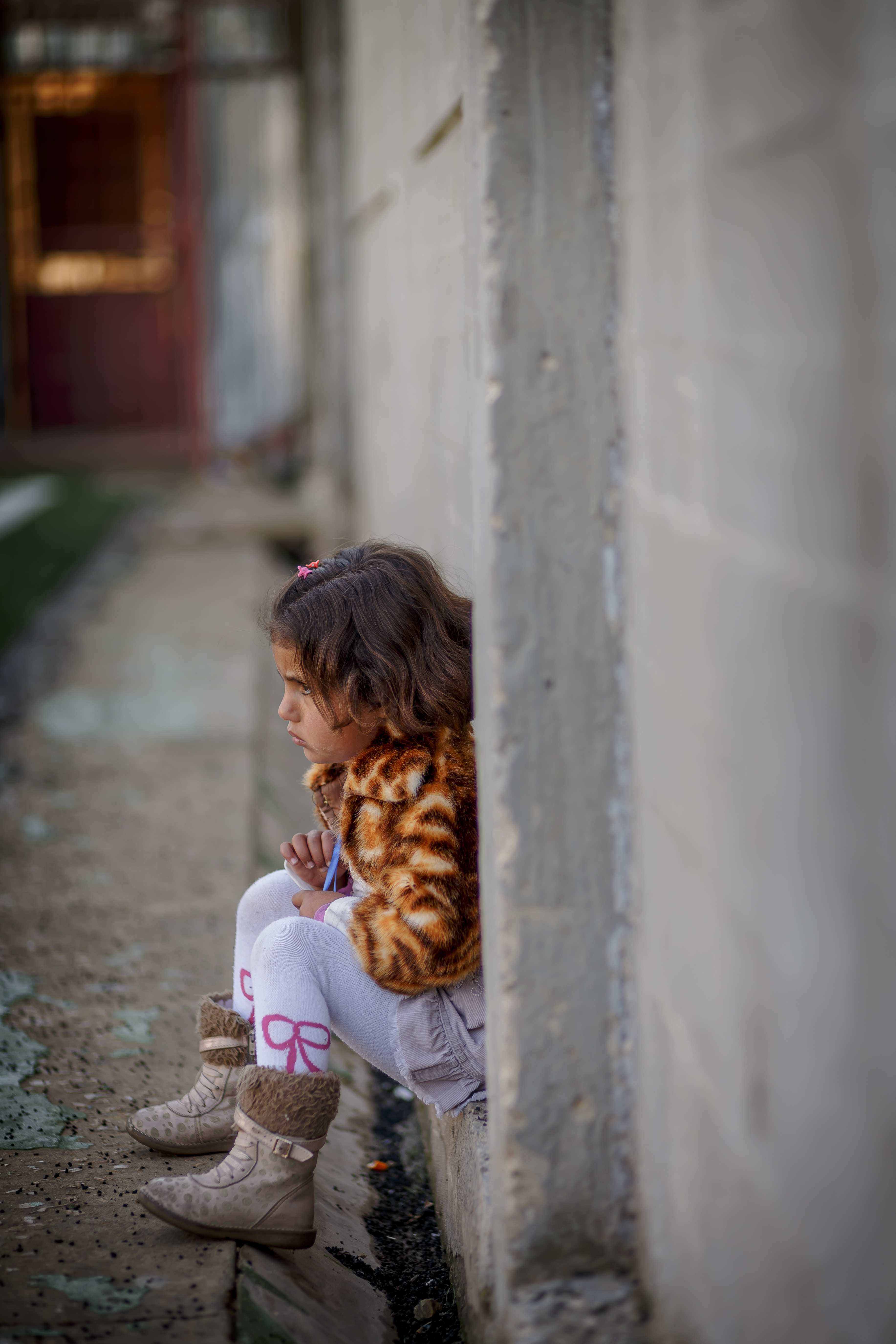 WAZ KNH Libanon - Weihnachts-Spendenaktion 2014; Richtige Schreibweise: Al Mahabbah - Syrische Flüchtlingskinder spielen im Kinderschutzzentrum Al Mahaba. Dort werden sie auch sozialtherapeutisch betreut und bekommen Schulunterricht. Kfarnabrak, 18.11.14 foto: Jakob Studnar - WAZ - fotopool