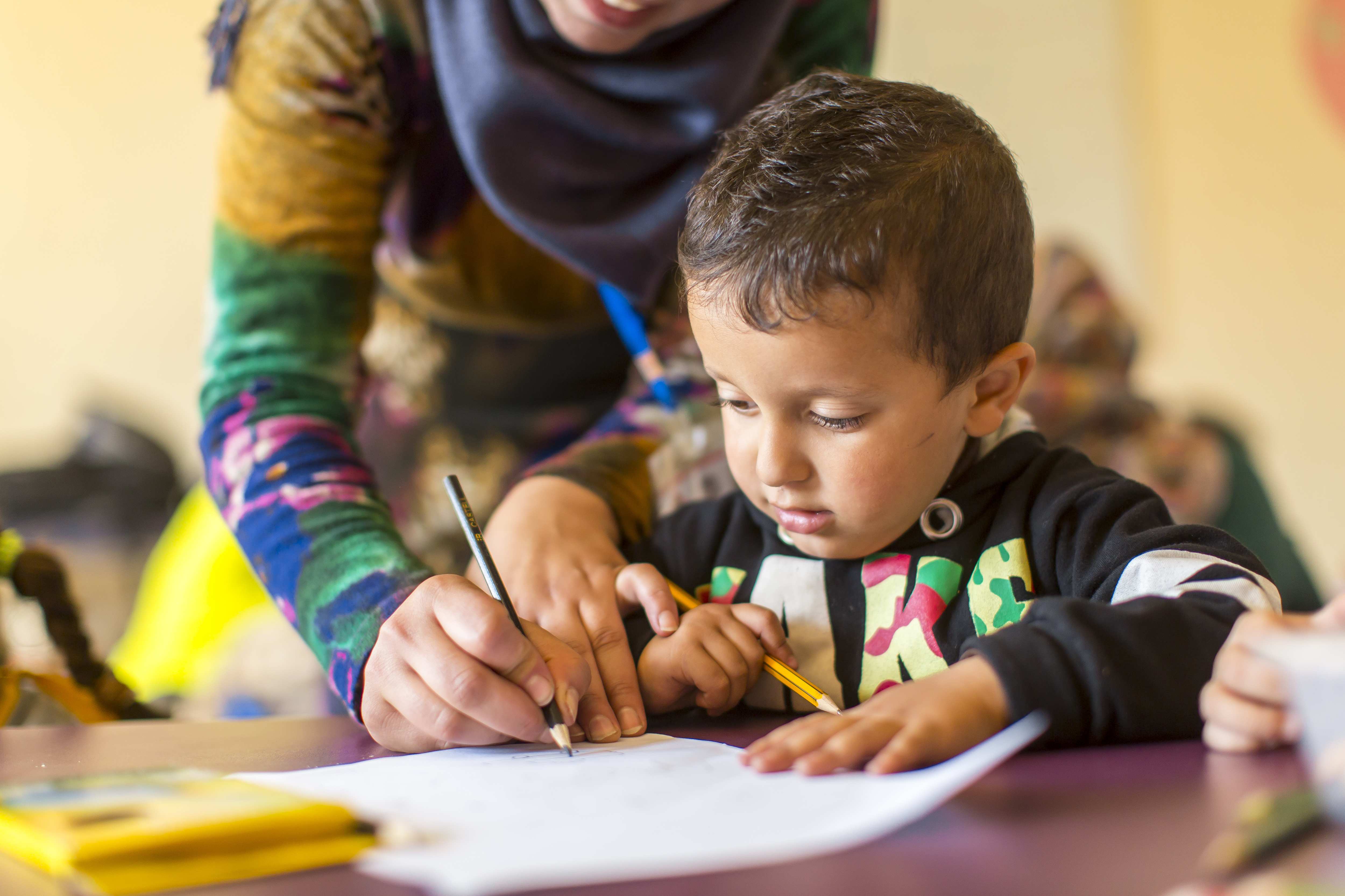 WAZ KNH Libanon - Weihnachts-Spendenaktion 2015 - Unterricht von Flüchtlingskindern im CFS, Dienstag 20.10.2015 in Barouk. Foto: Jakob Studnar / FUNKE Foto Services WAZ KNH Libanon - Weihnachts-Spendenaktion 2015 - Unterricht von Flüchtlingskindern im CFS, Dienstag 20.10.2015 in Barouk. Foto: Jakob Studnar / FUNKE Foto Services