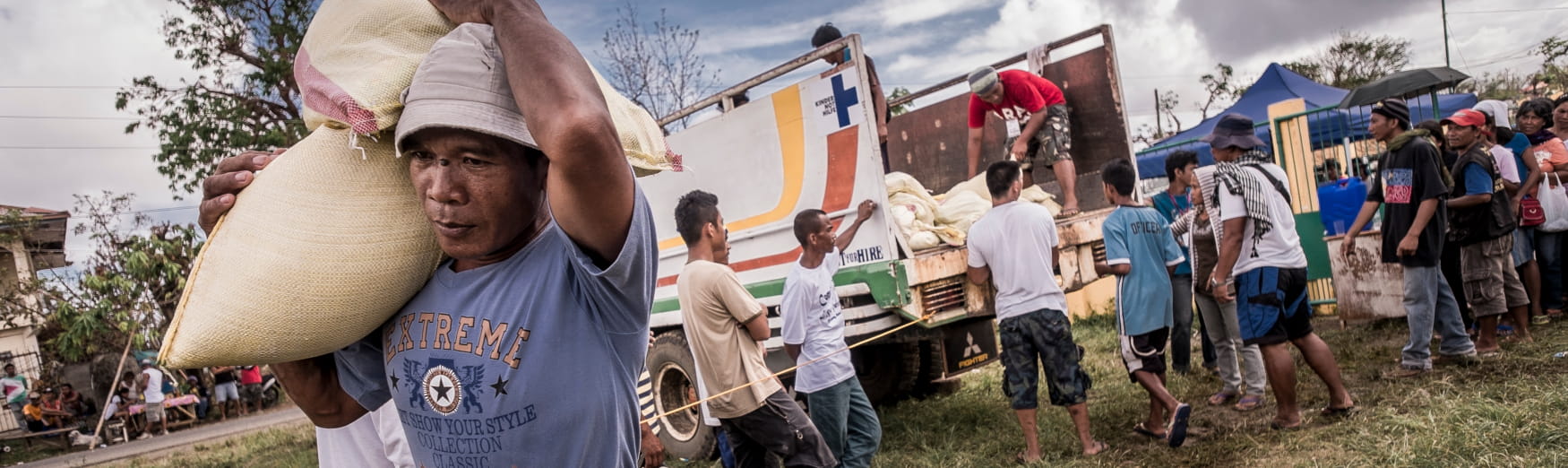 Nahrungsmittelverteilung bei einer Dürre in Äthiopien. (Quelle: Girmay Tilahun) Nahrungsmittelverteilung bei einer Dürre in Äthiopien. (Quelle: Girmay Tilahun)